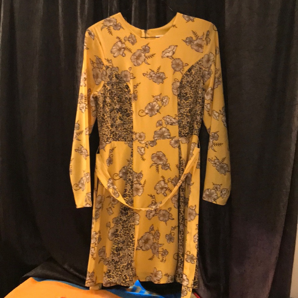 Women’s dressy top. Great for Easter